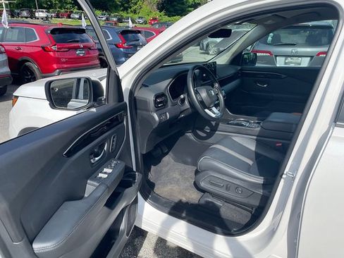 Used 2025 Honda Pilot EX-L image 12