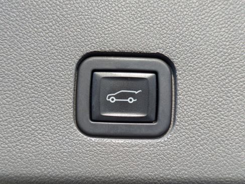 Used 2023 Cadillac XT6 Premium Luxury image 8