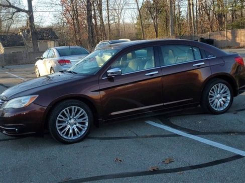 Used 2012 Chrysler 200 Limited image 4
