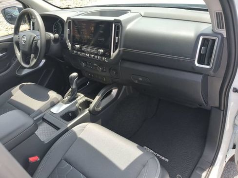 Certified 2025 Nissan Frontier SV w/ SV Convenience Package RWD image 36