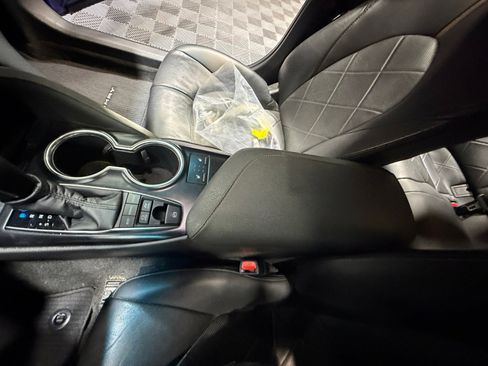 Used 2018 Toyota Camry XLE image 15