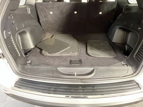 Used 2022 Jeep Grand Cherokee Limited image 24