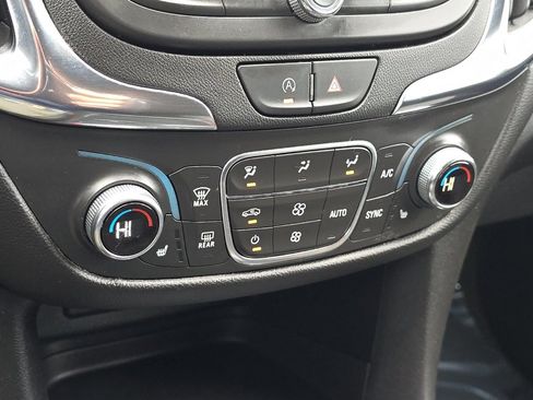Used 2022 Chevrolet Equinox LT AWD/4WD image 23