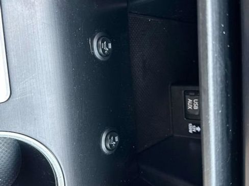 Used 2013 Toyota Camry LE image 29