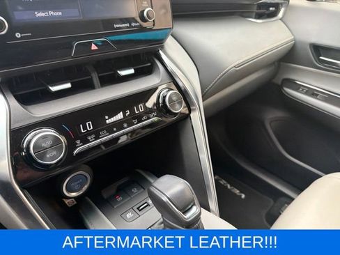 Used 2022 Toyota Venza LE AWD/4WD image 16