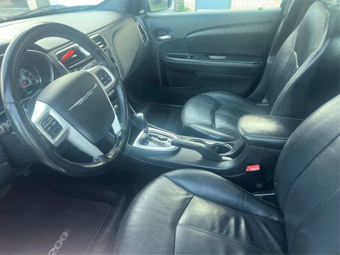 Used 2011 Chrysler 200 Limited FWD image 10
