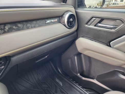 Used 2024 Chevrolet Colorado ZR2 w/ Technology Package image 35