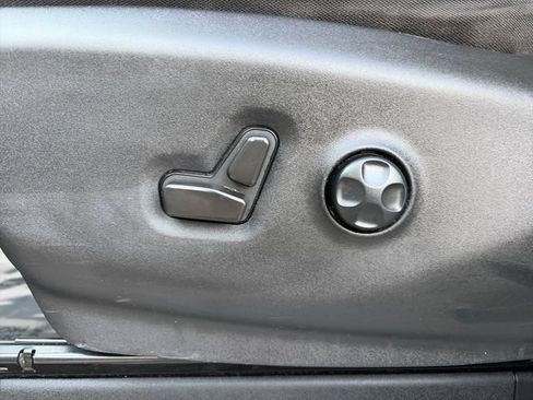 Used 2022 Chrysler Voyager LX FWD image 27