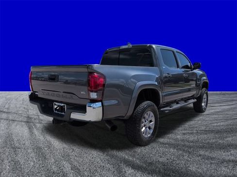 Used 2018 Toyota Tacoma SR5 RWD image 4