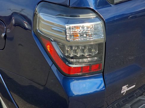 Used 2018 Toyota 4Runner SR5 Premium image 39