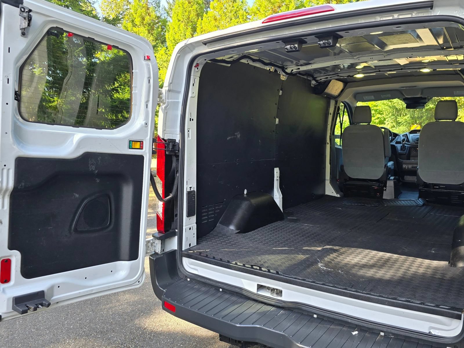 Used 2017 Ford Transit 250 130 Low Roof RWD image 6