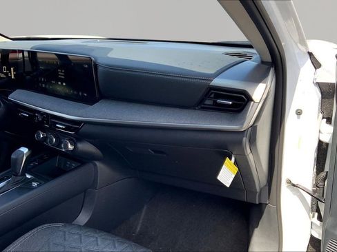 Used 2025 Nissan Kicks SV image 18