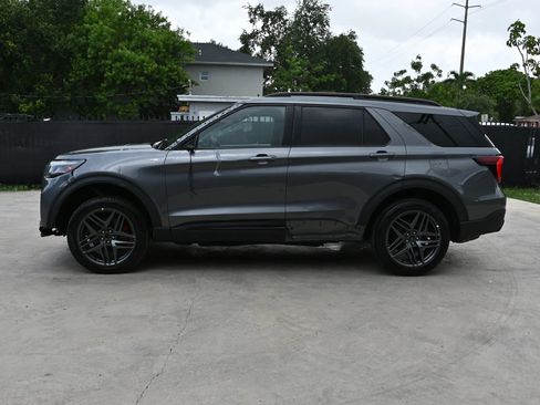 Used 2025 Ford Explorer ST-Line w/ ST-Line Street Pack AWD/4WD image 7