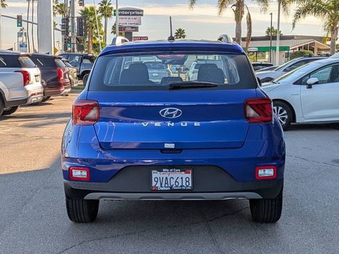 Used 2025 Hyundai Venue SEL FWD image 3