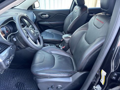 Used 2015 Jeep Cherokee Trailhawk w/ Comfort/Convenience Group image 17