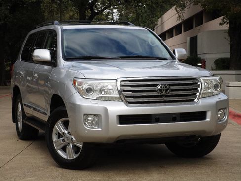 Used 2014 Toyota Land Cruiser image 29