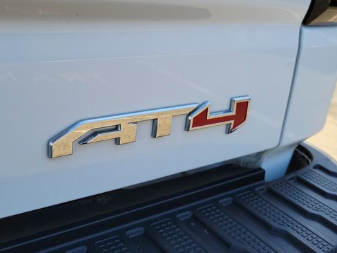 Used 2022 GMC Sierra 1500 AT4 w/ AT4 Preferred Package image 6