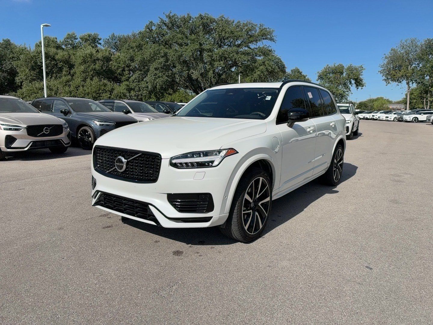 Certified 2023 Volvo XC90 T8 Plus w/ Protection Package AWD/4WD image 2