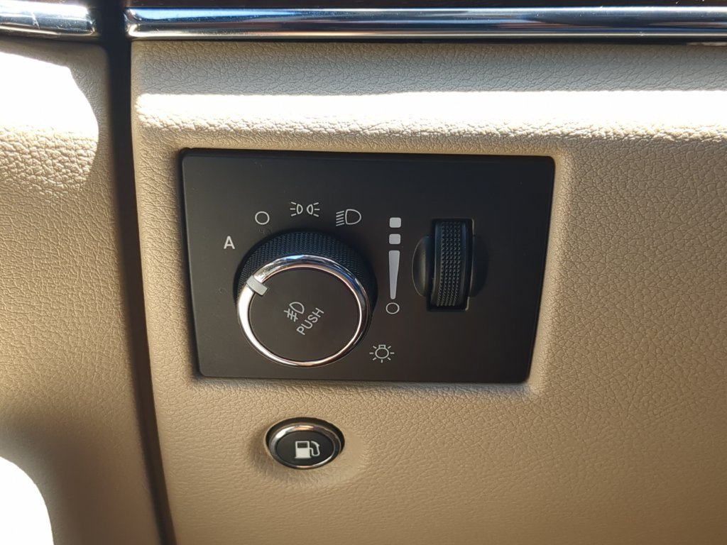 Used 2018 Jeep Grand Cherokee Limited w/ Trailer Tow Group IV RWD image 28