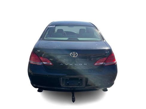 Used 2005 Toyota Avalon XL image 4