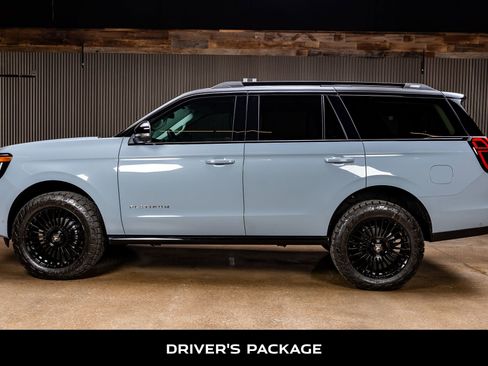 Used 2025 Ford Expedition Platinum w/ Platinum Ultimate Package image 6