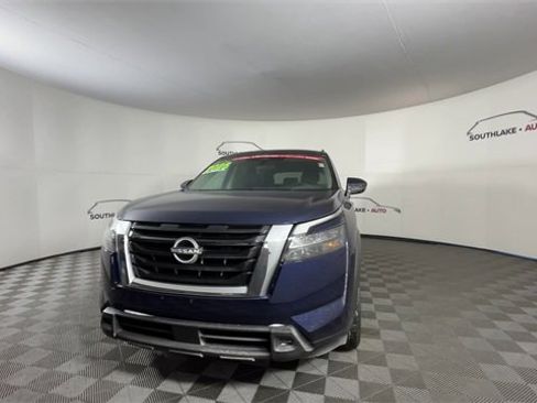 Certified 2025 Nissan Pathfinder SV image 3