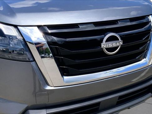 Used 2025 Nissan Pathfinder SV FWD image 30
