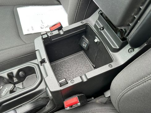 Used 2023 Jeep Wrangler Unlimited w/ Sun & Screen Package image 22