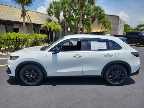 Used 2023 Honda HR-V Sport image 9