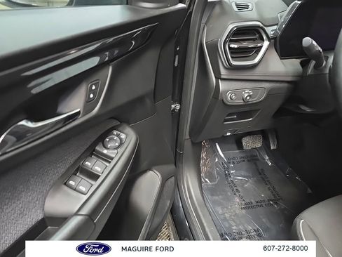 Used 2024 Chevrolet TrailBlazer LT w/ LT Cold Weather Package AWD/4WD image 30