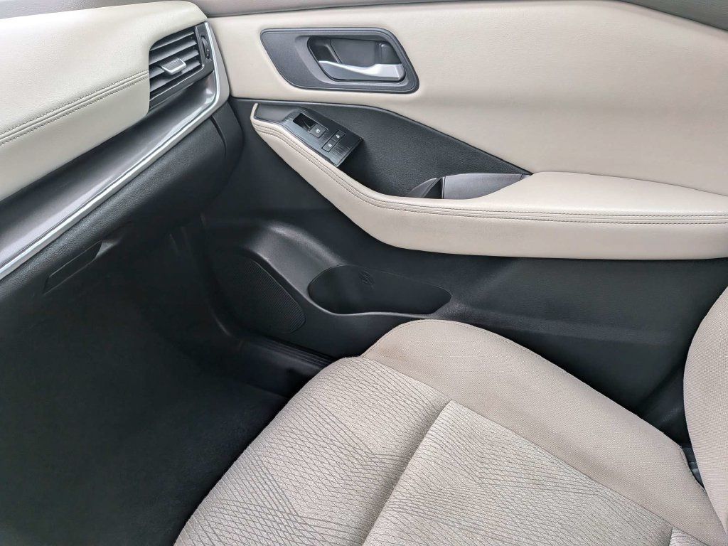 Used 2025 Nissan Rogue SV AWD/4WD image 24