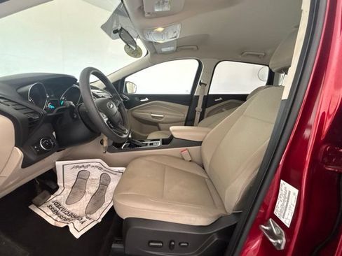 Used 2017 Ford Escape SE AWD/4WD image 2