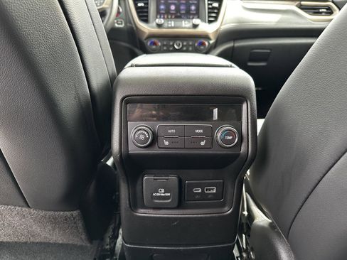 Used 2023 GMC Acadia Denali w/ Denali Ultimate Package FWD image 21