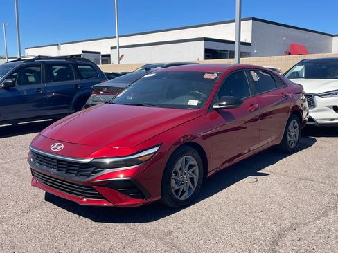 Used 2025 Hyundai Elantra Sport image 4