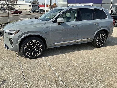 New 2026 Volvo XC90 T8 Ultra w/ Protection Package Premier AWD/4WD image 11