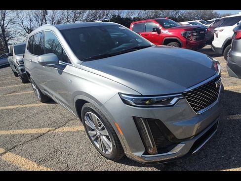 Certified 2025 Cadillac XT6 Premium Luxury w/ Platinum Package image 4