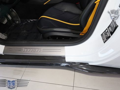 Used 2022 Ferrari 812 GTS image 19