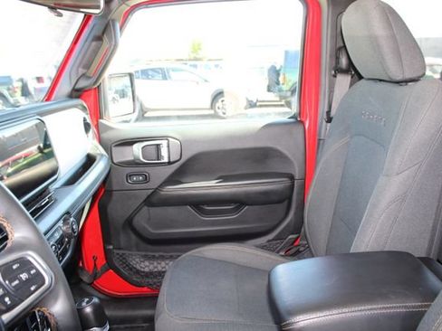 Used 2024 Jeep Wrangler Unlimited Sahara AWD/4WD image 38