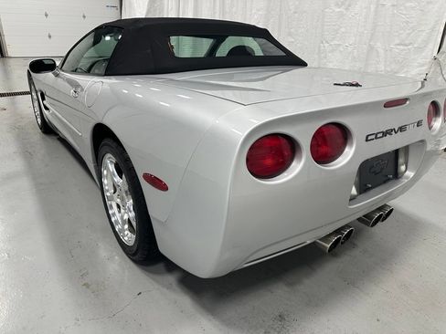 Used 2001 Chevrolet Corvette Convertible w/ Preferred Equipment Group2 RWD image 12