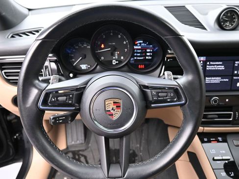 Certified 2022 Porsche Macan AWD/4WD image 10