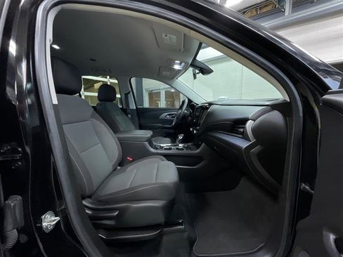 Used 2021 Chevrolet Traverse LS image 27