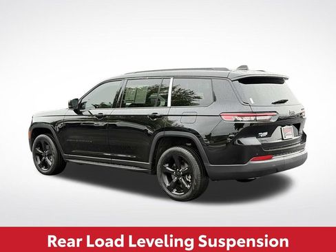 Used 2025 Jeep Grand Cherokee L Limited w/ Black Appearance Package AWD/4WD image 5