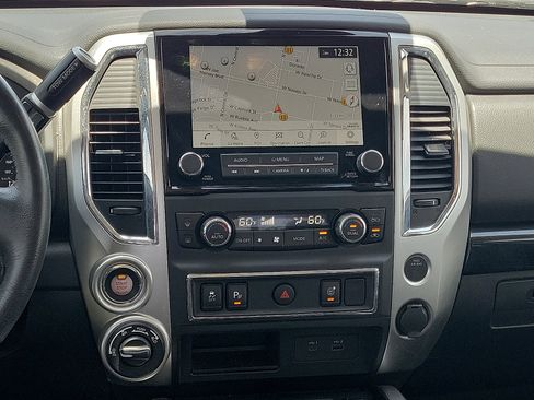 Used 2020 Nissan Titan SV w/ SV Convenience Package image 10