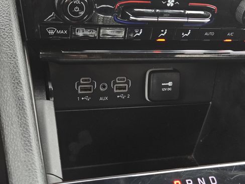 Used 2023 Jeep Grand Cherokee Laredo AWD/4WD image 25