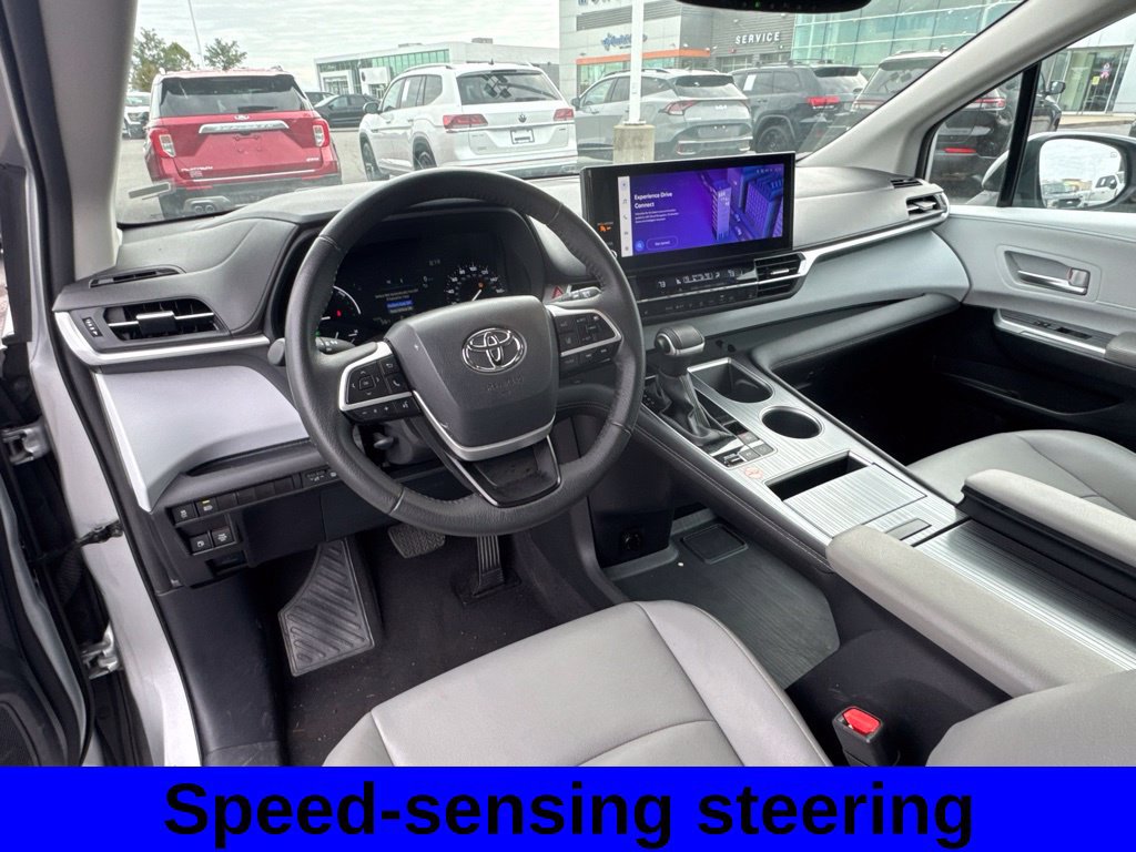 Used 2025 Toyota Sienna XLE FWD image 11