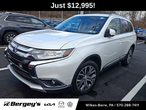 Used 2017 Mitsubishi Outlander SE image 1