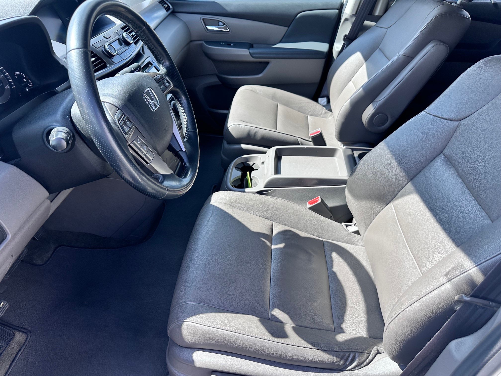 Used 2016 Honda Odyssey Touring Elite image 5