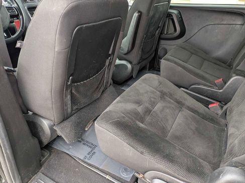 Used 2019 Dodge Grand Caravan SE image 12