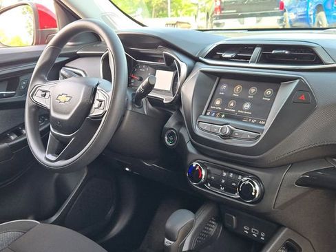 Used 2023 Chevrolet TrailBlazer LT FWD image 8