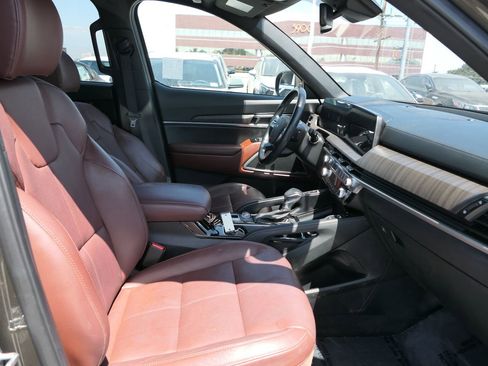 Used 2023 Kia Telluride EX w/ EX Captain's Chair Package AWD/4WD image 30